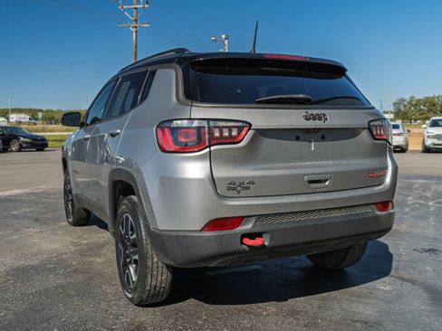 Used 2019 Jeep Compass Trailhawk image 2