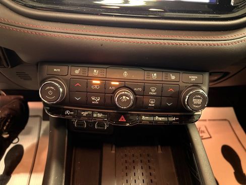 Used 2025 Dodge Durango GT AWD/4WD image 19