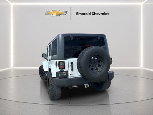 Used 2015 Jeep Wrangler Unlimited Sahara w/ Connectivity Group AWD/4WD image 4