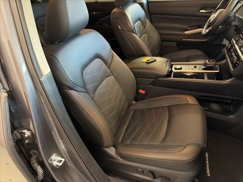 Certified 2025 Nissan Pathfinder Platinum image 16