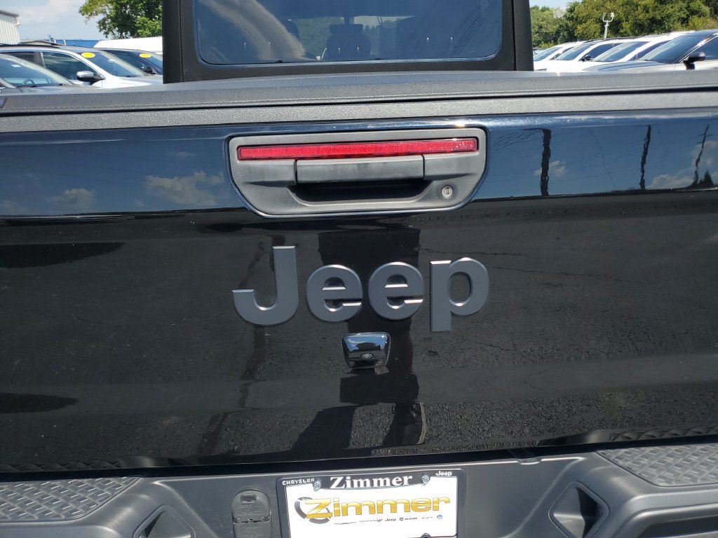 Certified 2023 Jeep Gladiator Sport AWD/4WD image 7