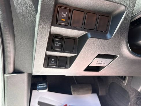 Used 2025 Nissan Frontier SV RWD image 28