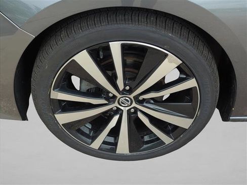 Used 2021 Nissan Altima 2.5 SR FWD image 24