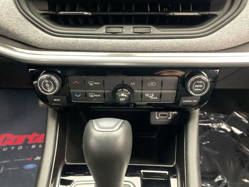Used 2023 Jeep Compass Latitude AWD/4WD image 21