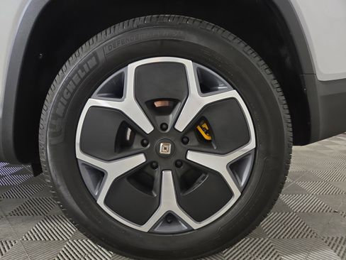 Used 2024 Rivian R1S Adventure AWD/4WD image 10