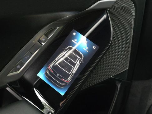 Used 2023 BMW 740i image 28