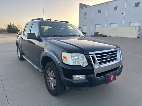 Used 2008 Ford Explorer Sport Trac XLT image 3