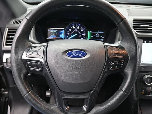 Used 2018 Ford Explorer XLT w/ Equipment Group 202A FWD image 14