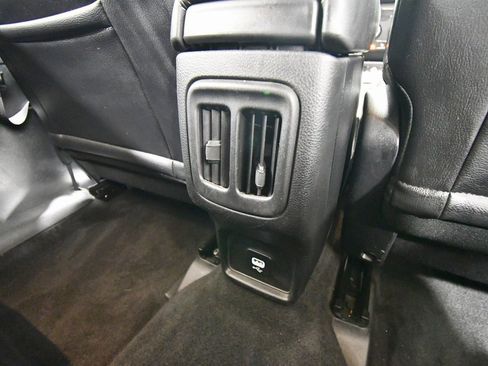 Used 2018 Jeep Compass Latitude w/ Cold Weather Group image 16