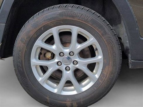 Used 2015 Jeep Cherokee Latitude w/ Comfort/Convenience Group image 12