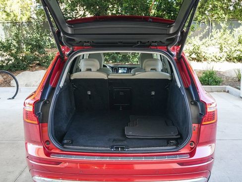 Used 2023 Volvo XC60 B5 Plus w/ Climate Package AWD/4WD image 25