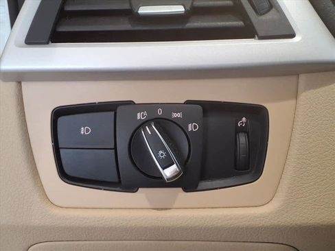 Used 2018 BMW 320i xDrive Sedan w/ Convenience Package image 11