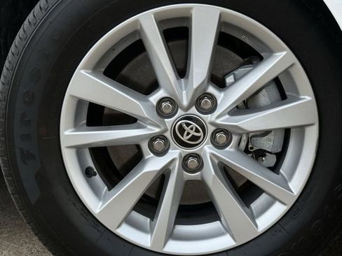 Used 2025 Toyota Camry LE image 10