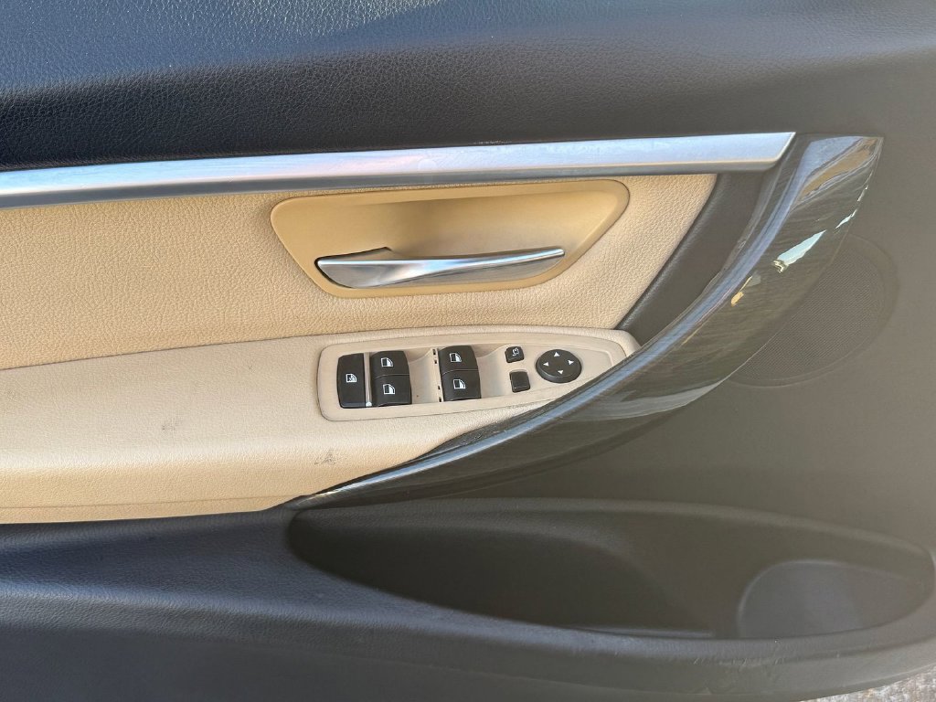 Used 2018 BMW 330i Sedan w/ Convenience Package RWD image 10