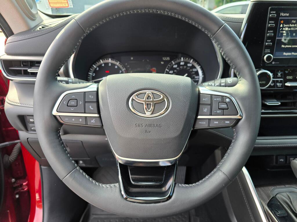 Used 2021 Toyota Highlander Limited FWD image 18