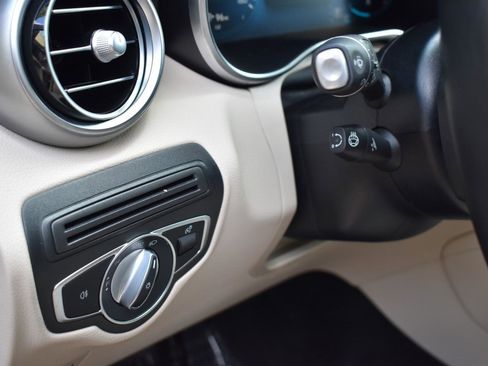 Used 2021 Mercedes-Benz GLC 300 300 4MATIC Premium Pkg Panoram image 29