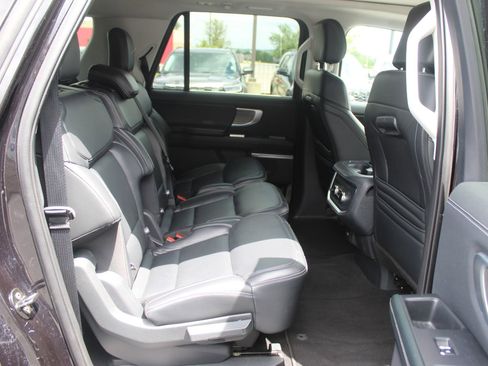 Used 2025 Ford Expedition Max Platinum AWD/4WD image 14