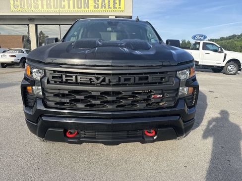 Used 2024 Chevrolet Silverado 1500 Custom Trail Boss AWD/4WD image 2