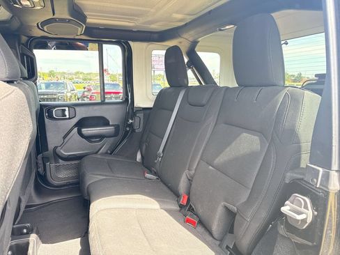 Used 2022 Jeep Wrangler Unlimited Sport AWD/4WD image 19