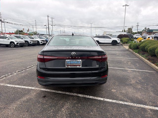 Certified 2025 Volkswagen Jetta SE w/ Sunroof Package FWD image 5