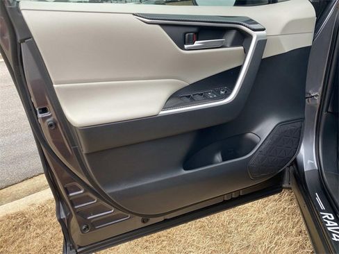 Used 2019 Toyota RAV4 XLE image 17