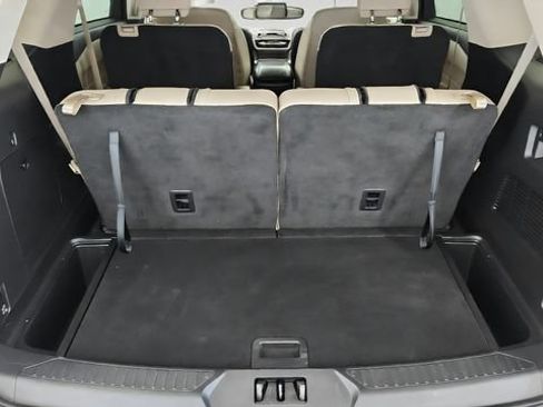 Used 2023 Ford Explorer XLT w/ Equipment Group 202A AWD/4WD image 22