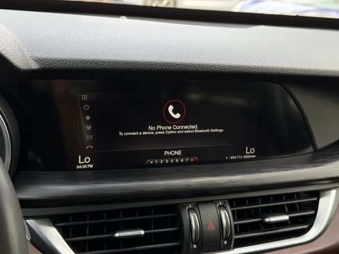 Used 2018 Alfa Romeo Stelvio AWD image 24