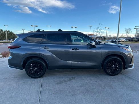 Used 2024 Toyota Highlander XSE image 10