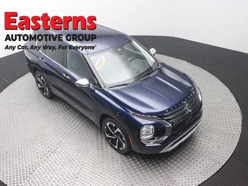 Used 2023 Mitsubishi Outlander SE AWD/4WD image 3