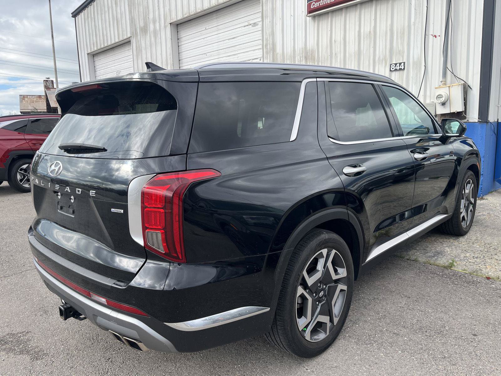 Used 2024 Hyundai Palisade Limited AWD/4WD image 4