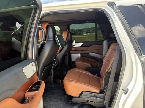 Used 2020 Lincoln Navigator L Reserve w/ Luxury Package AWD/4WD image 10