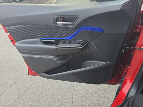 Used 2021 Toyota C-HR XLE image 27