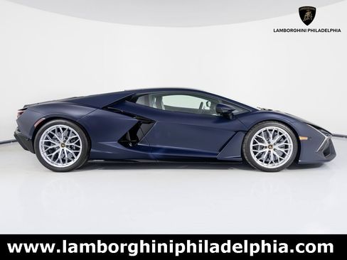 Used 2025 Lamborghini Revuelto image 4