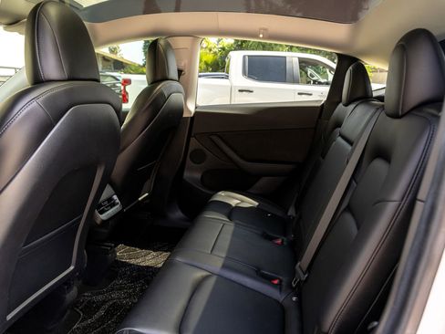 Used 2021 Tesla Model Y Long Range AWD/4WD image 17