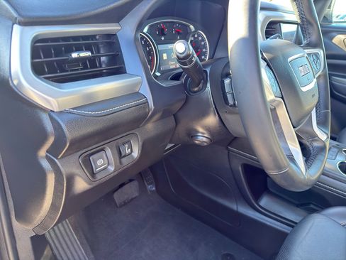 Certified 2023 GMC Acadia SLT w/ Preferred Package image 15