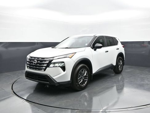 Certified 2025 Nissan Rogue S FWD image 11