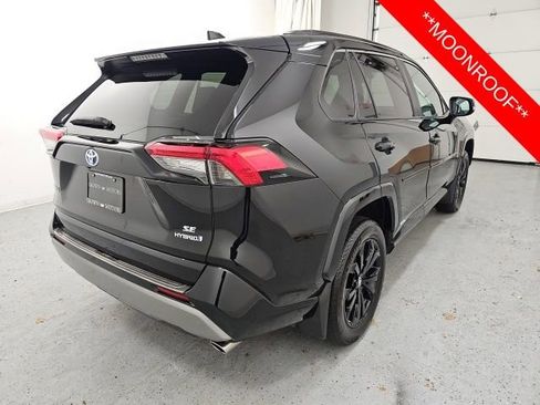 Used 2024 Toyota RAV4 SE image 6
