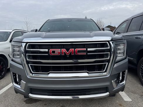 Used 2022 GMC Yukon XL SLT w/ SLT Premium Package image 2