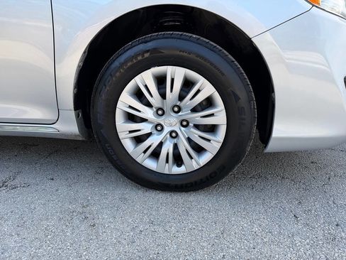 Used 2012 Toyota Camry LE FWD image 31