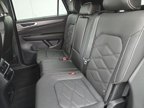 Certified 2024 Volkswagen Atlas Cross Sport SE AWD/4WD image 14