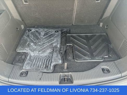 Used 2022 Chevrolet Trax LT w/ LT Convenience Package image 32