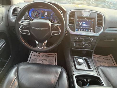 Used 2018 Chrysler 300 Touring L RWD image 11
