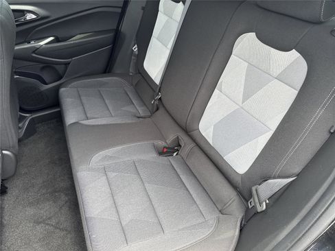 Used 2025 Chevrolet Trax LS FWD image 31