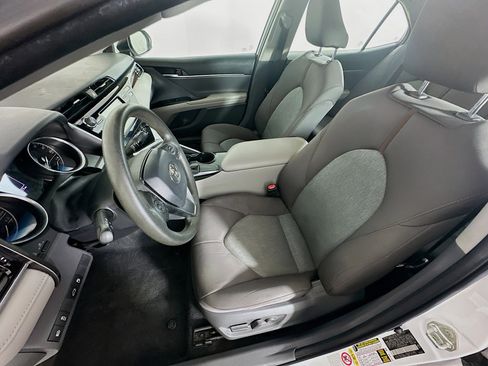 Used 2018 Toyota Camry LE image 13