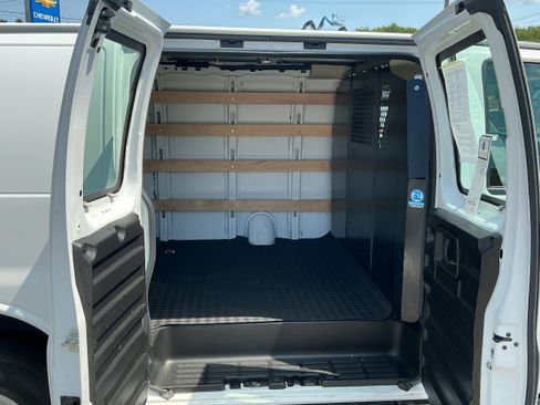 Used 2022 Chevrolet Express 2500 w/ Driver Convenience Package RWD image 9