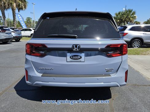 New 2026 Honda Odyssey Touring image 4