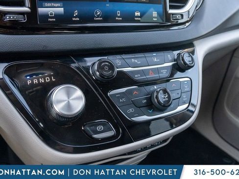 Used 2024 Chrysler Pacifica Touring-L FWD image 10