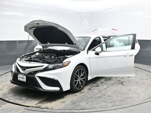 Used 2024 Toyota Camry SE image 35