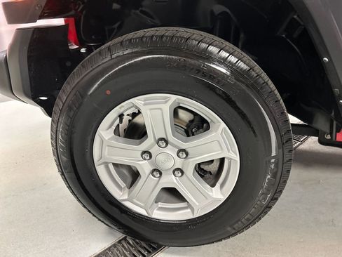 Used 2022 Jeep Wrangler Unlimited Sport image 9