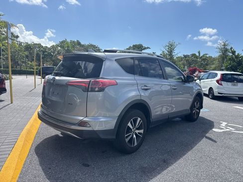 Used 2018 Toyota RAV4 XLE FWD image 5